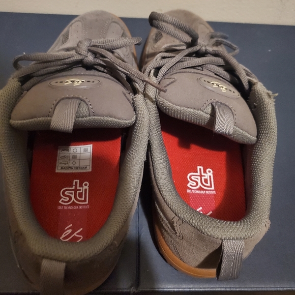 eS Quattro Grey Gum Skate Shoe size 8 EUC 🛹 - Picture 8 of 10